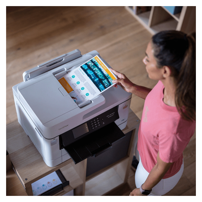 Brother MFC-J5740DW impresora multifunción Inyección de tinta A3 1200 x 4800 DPI Wifi 3 Brother MFC-J5740DW en entorno de oficina