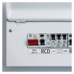 Impresora de etiquetas Brother PTE560BTVPQL1 con transferencia térmica, resolución de 180 x 180 DPI, velocidad de 20 mm/s, conectividad inalámbrica y alámbrica, compatible con HSE/TZe y Bluetooth.