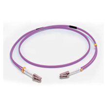 C2G Cable de Fibra óptica de 50 metros, conectores LC/LC, estándar OM4 y cubierta LSZH, color violeta, SKU 81758