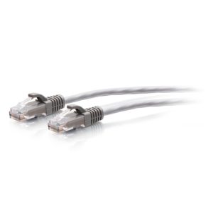 Cable de conexión Ethernet delgado sin apantallar C2G, categorizado como Cat6a, longitud de 0,6 metros, color gris. SKU: C2G30112.