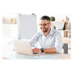 Imagen del adaptador y tarjeta de red WLAN D-Link AX18U, capaz de alcanzar velocidades de 1800 Mbit/s, SKU AX18U