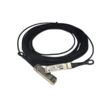 Imagen del cable de fibra óptica e InfiniBand DELL 470-ABMJ de 20 metros en color negro con conector SFP+.