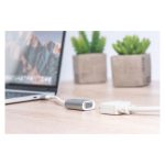 Imagen del adaptador gráfico Digitus DA-70837 USB Type-C a VGA, ideal para conectar dispositivos modernos a monitores VGA.