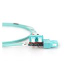 Cable de conexión de fibra óptica multimode OM 3 Digitus con conectores SC/SC y SKU DK-2522-10/3. Ideal para cableado en centros de datos.