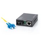 Convertidor de medios Digitus con Fast Ethernet RJ45 a SC, modelo DN-82021-1, ideal para conexiones rápidas y confiables.