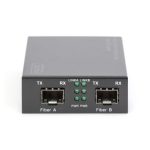Vista del convertidor de medios Digitus SFP Gigabit multimodo y monomodo, modelo DN-82133. Ideal para conexiones de fibra óptica de alto rendimiento.