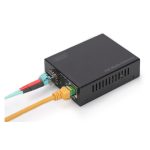 Convertidor de medios Gigabit PoE de la marca Digitus con conexión RJ45 y SFP, modelo SKU: DN-82140