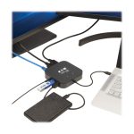 Imagen del producto Tripp Lite MTB3-DOCK-04, una base para portátil y replicador de puertos alámbrico Thunderbolt 3 en color negro con múltiples puertos de conexión.