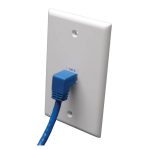 Cable Ethernet (UTP) Patch Moldeado Cat6 Gigabit de Tripp Lite con conector RJ45 en ángulo recto hacia abajo, color azul, longitud de 0.91 metros. SKU: N204-003-BL-DN