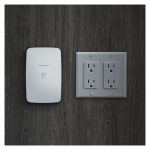 Punto de acceso inalámbrico EnGenius de 1200 Mbit/s en color blanco, con soporte para Energía sobre Ethernet (PoE). SKU: ECW215