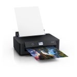Vista frontal de la impresora Epson Expression Photo HD XP-15000, ideal para fotografías de alta definición, SKU C11CG43402