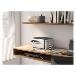 Impresora Epson EcoTank M2120 con tecnología de inyección de tinta, resolución de 1440 x 720 DPI, 32 ppm y conectividad Wi-Fi. SKU C11CJ18402.