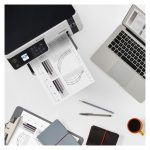 Impresora Epson EcoTank M2120 con tecnología de inyección de tinta, resolución de 1440 x 720 DPI, 32 ppm y conectividad Wi-Fi. SKU C11CJ18402.