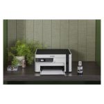 Impresora Epson EcoTank M2120 con tecnología de inyección de tinta, resolución de 1440 x 720 DPI, 32 ppm y conectividad Wi-Fi. SKU C11CJ18402.