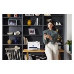 Vista de la impresora Epson EcoTank L6276, una impresora multifunción de inyección de tinta con resolución de 4800 x 1200 DPI, velocidad de 33 ppm y conectividad Wifi. SKU: C11CJ61406.