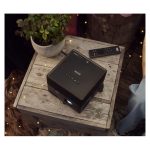 Proyector Epson EF-12 con tecnología láser, resolución Full HD, portabilidad y altavoces incorporados. SKU: V11HA14040