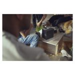 Proyector Epson EF-12 con tecnología láser, resolución Full HD, portabilidad y altavoces incorporados. SKU: V11HA14040