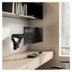 Soporte de pared para doble monitor Equip, ajustable, compatible con pantallas de 17 a 32 pulgadas, modelo SKU 650138.