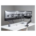 Equip Soporte de sobremesa para monitor triple de 17 a 27 pulgadas, SKU 650162, ideal para configuraciones de múltiples monitores
