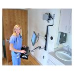 Soporte de pared para monitores Ergotron LX Wall Mount System con SKU 45-247-026, ideal para ajustar la posición de la pantalla