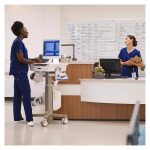 Imagen del carro multimedia universal Ergotron CareFit Slim 2.0 en colores oro y blanco, SKU C50-3500-0, ideal para uso en monitores.