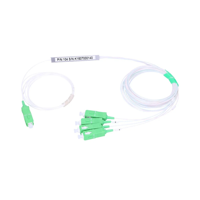 Extralink Splitter 1:4 PLC SC/APC 900um 1m - Conector de Alta Precisión Imagen del Extralink Splitter 1:4 PLC SC/APC 900um de 1 metro, ideal para cableado de centros de datos SKU EX.3470