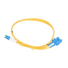 Vista del cable patchcord monomodo Extralink SC/UPC a LC/UPC, duplex, de 3mm de espesor y 5 metros de longitud. SKU EX.3678