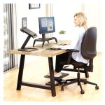 Soporte para monitor de escritorio Fellowes 8060501, color negro, ajustable en altura, diseñado para mejorar la postura y organización del escritorio.