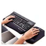 Imagen de la alfombrilla para ratón Fellowes, modelo 9252003, en color negro, ideal para uso ergonómico