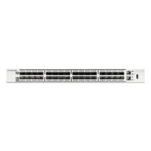 FortiSwitch-3032E de Fortinet, switch compatible con controlador FortiGate, tiene 32 puertos 100 GE QSFP28 y fuentes de alimentación duales. SKU FS-3032E
