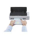 Uso del Ricoh fi-800R, un alimentador automático de documentos y escáner manual con resolución de 600 x 600 DPI para documentos A4, en colores negro y blanco, SKU PA03795-B001