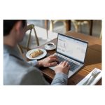 Vista frontal del portátil HP EliteBook 835 G7 con AMD Ryzen 5 PRO 4650U, pantalla Full HD de 13.3 pulgadas, 8 GB de RAM y 256 GB SSD. SKU: 204D7EA.