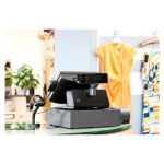 Sistema para minoristas HP RP7, modelo 7800 con pantalla táctil y diseño compacto, SKU F7U15EA