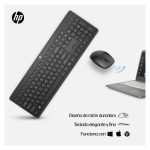 Vista frontal del combo de teclado y ratón inalámbricos HP modelo 18H24AA#ABE con diseño ergonómico y batería de larga duración