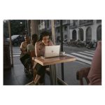 Imagen del HP EliteBook Ultra G1q con Qualcomm Snapdragon, pantalla táctil 2.2K de 14 pulgadas, 32 GB LPDDR5x-SDRAM, 1 TB SSD, Wi-Fi 7 y Windows 11 Pro en color azul, SKU 9M4E3AT#ABE