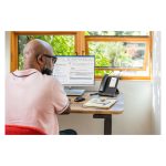 Poly Teléfono multimedia empresarial CCX 500 compatible con Microsoft Teams, modelo con alimentación PoE. SKU 82Z76AA