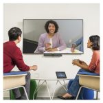 Imagen de la barra de vídeo multifunción POLY Studio X30 con controlador TC8. SKU 842V8AA#AC3. Ideal para videoconferencias sin radio ni cable de alimentación, compatible con TAA.