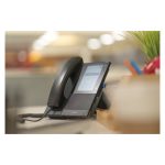 Teléfono multimedia empresarial Poly CCX 500, compatible con Open SIP, PoE habilitado y GSA/TAA. SKU: 849B5AA