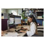 Poly Funda de carga Voyager Free 60+ UC en color negro con pantalla táctil, incluye adaptador USB-A, SKU 8L584AA