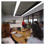 Sistema de videoconferencia Poly Studio G62 con kit de placa de montaje y sin radio TAA, SKU: 99T21AA#AC3. Ideal para reuniones empresariales.