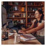 Auriculares HP Poly Voyager Focus 2 con certificación Microsoft Teams, adaptador USB-C/A y SKU 9T9J4AA