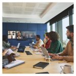 Poly Barra de vídeo multifunción Studio X72 con kit de controlador TC10, SKU A4MA7AA#ABB. Perfecta para videoconferencias de alta calidad.