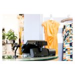 HP RP7 Sistema para minoristas, modelo 7800, con pantalla táctil y diseño compacto. SKU: T0F02EA