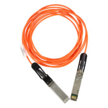 Imagen del Huawei eKit SFP-10G-AOC10M, un cable de fibra óptica e InfiniBand de 10 metros, con conectores SFP+ en color naranja y metálico. SKU 02310QWH