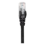 Cable de red Intellinet 320740 Cat5e de 1 metro, color negro, U/UTP, ideal para conexiones de alta velocidad.