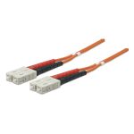 Cable de fibra óptica Intellinet de 2 metros con conectores SC en color naranja. SKU 470018.