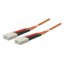 Cable de fibra óptica Intellinet de 2 metros con conectores SC en color naranja. SKU 470018.