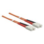 Cable de fibra óptica Intellinet de 2 metros con conectores SC en color naranja. SKU 470018.