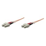 Cable de fibra óptica Intellinet SC/SC de 5 metros color naranja, SKU 510332, ideal para conexión en centros de datos.