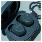 Auriculares JLab JBuds Mini True Wireless Stereo (TWS) Bluetooth en color gris, ideales para llamadas, música, deporte y uso diario. SKU: IEUEBJBMINIRSGE124